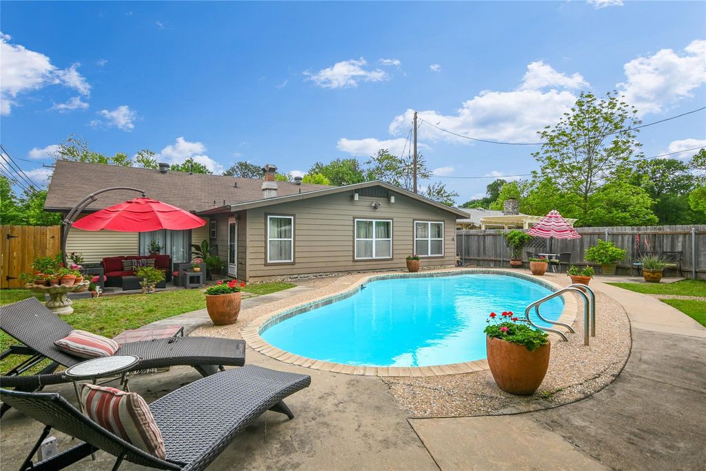 6702 Langston DR, Austin, TX 78723