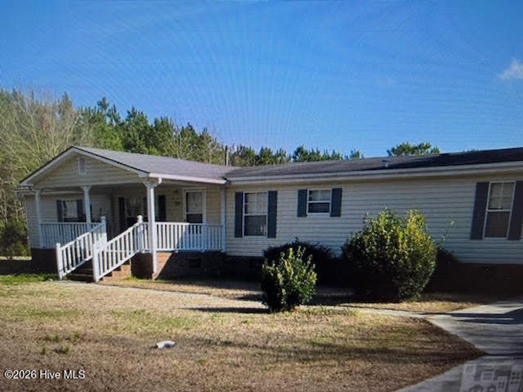 393 W Ridge Street, Rose Hill, NC 28458