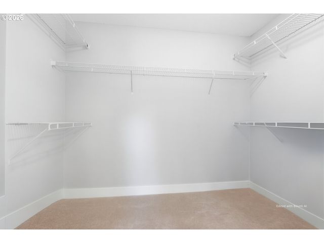 9526 N WOODLAND St, Camas, WA 98607