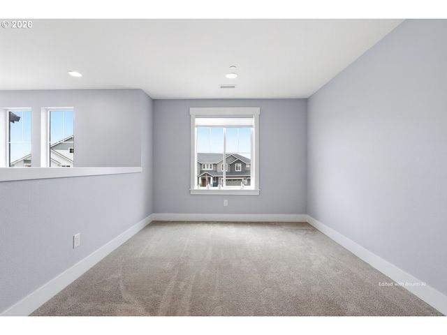 9526 N WOODLAND St, Camas, WA 98607
