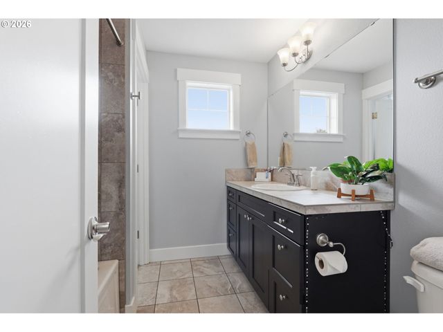 9526 N WOODLAND St, Camas, WA 98607