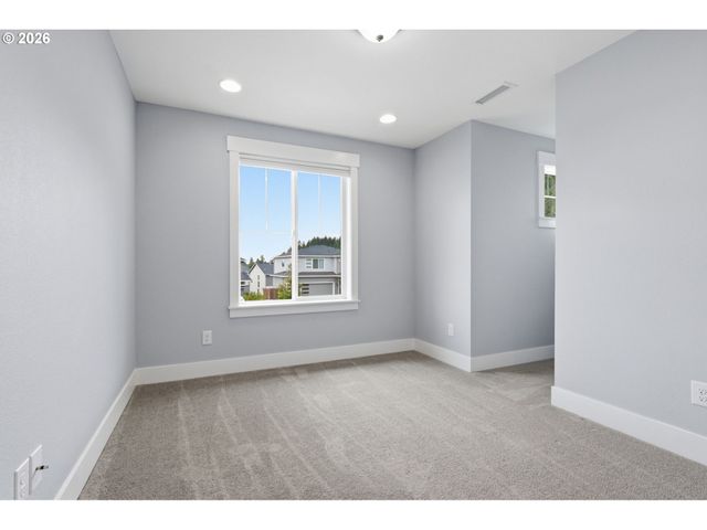 9526 N WOODLAND St, Camas, WA 98607