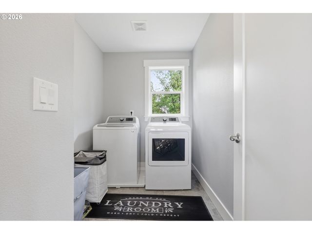 9526 N WOODLAND St, Camas, WA 98607