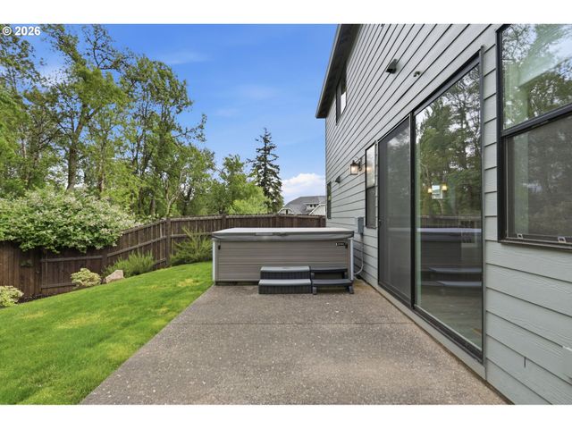 9526 N WOODLAND St, Camas, WA 98607