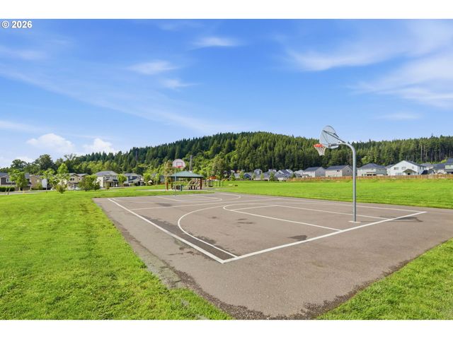 9526 N WOODLAND St, Camas, WA 98607