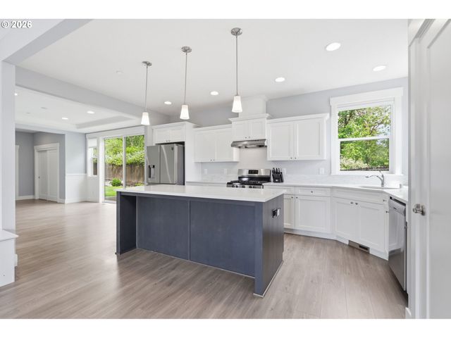 9526 N WOODLAND St, Camas, WA 98607