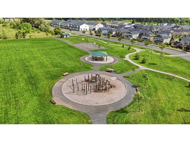 9526 N WOODLAND St, Camas, WA 98607