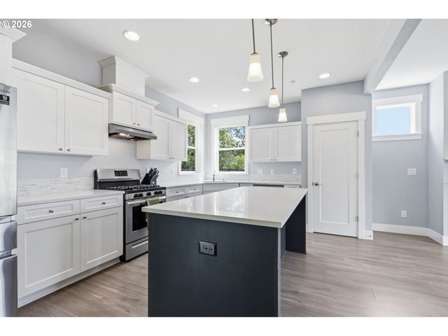 9526 N WOODLAND St, Camas, WA 98607