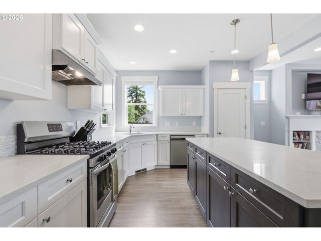 9526 N WOODLAND St, Camas, WA 98607