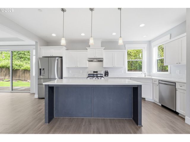 9526 N WOODLAND St, Camas, WA 98607