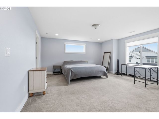 9526 N WOODLAND St, Camas, WA 98607