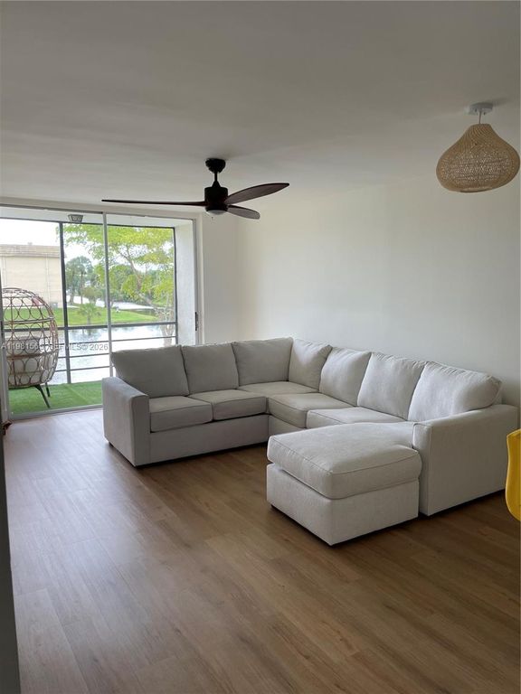 8465 Sunrise Lakes Blvd 205, Sunrise, FL 33322