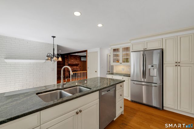 12 Wychwood Road, Old Lyme, CT 06371