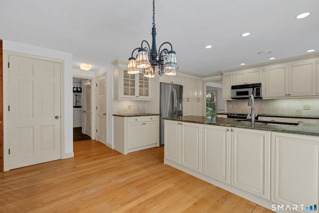12 Wychwood Road, Old Lyme, CT 06371
