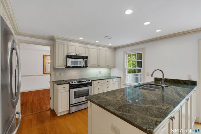 12 Wychwood Road, Old Lyme, CT 06371