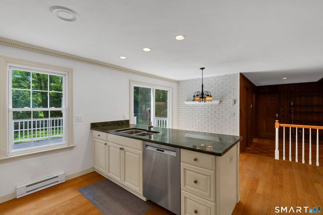 12 Wychwood Road, Old Lyme, CT 06371