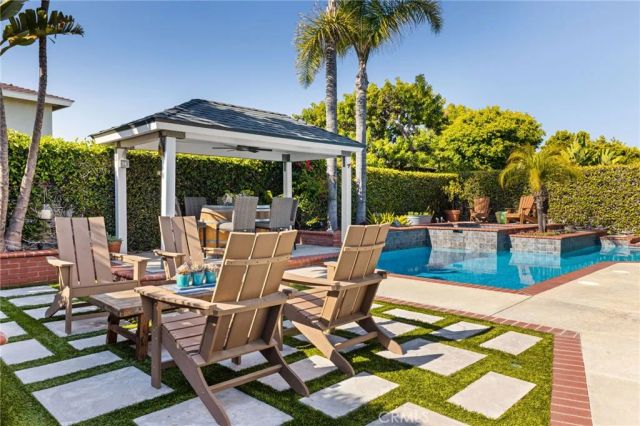 4325 Hazelnut, Seal Beach, CA 90740