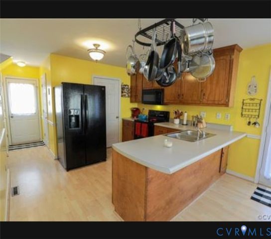 13824 Village Ridge Dr, Chesterfield, VA 23114