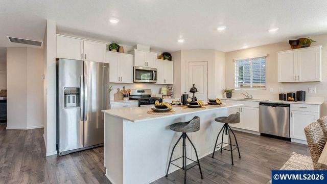 113 Greencrest St NE, Salem, OR 97301