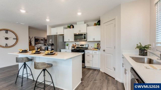 113 Greencrest St NE, Salem, OR 97301