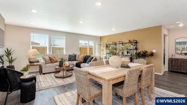 113 Greencrest St NE, Salem, OR 97301