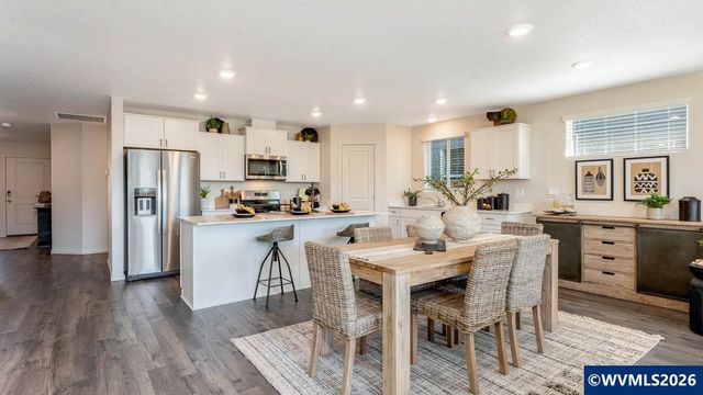 113 Greencrest St NE, Salem, OR 97301