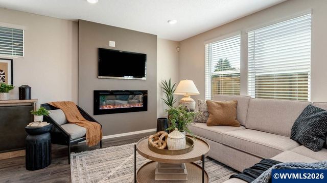 113 Greencrest St NE, Salem, OR 97301