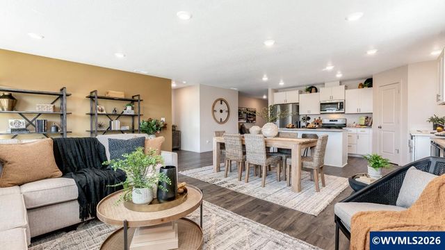 113 Greencrest St NE, Salem, OR 97301