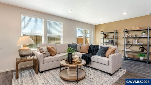 113 Greencrest St NE, Salem, OR 97301