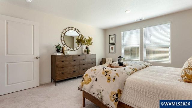 113 Greencrest St NE, Salem, OR 97301