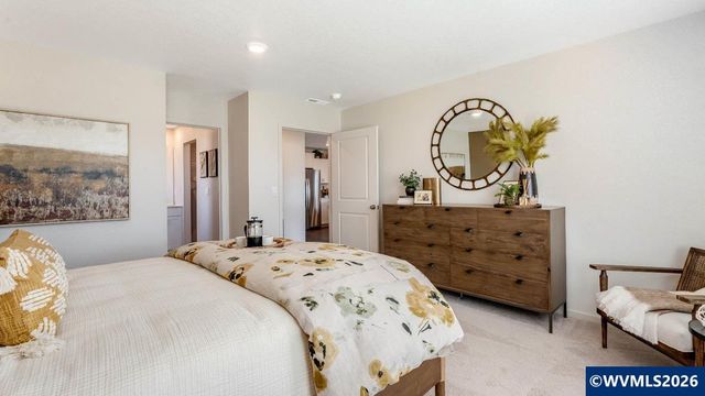 113 Greencrest St NE, Salem, OR 97301