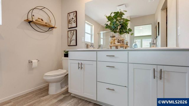 113 Greencrest St NE, Salem, OR 97301