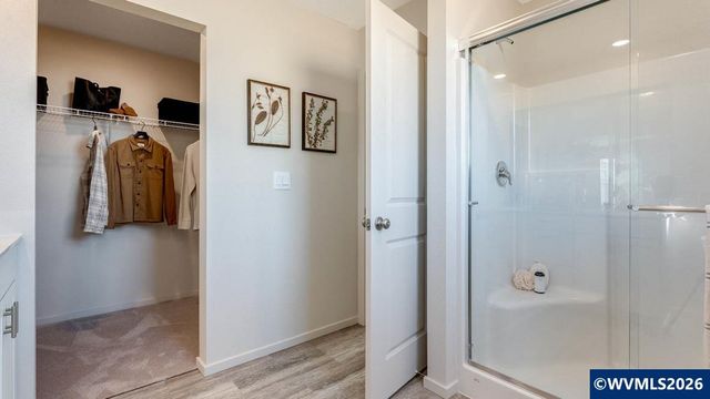 113 Greencrest St NE, Salem, OR 97301