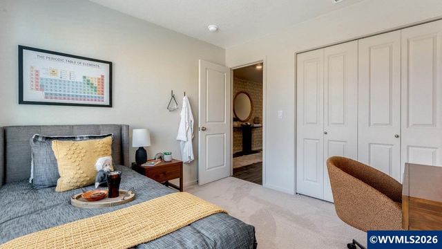 113 Greencrest St NE, Salem, OR 97301