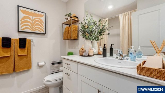 113 Greencrest St NE, Salem, OR 97301