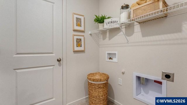 113 Greencrest St NE, Salem, OR 97301