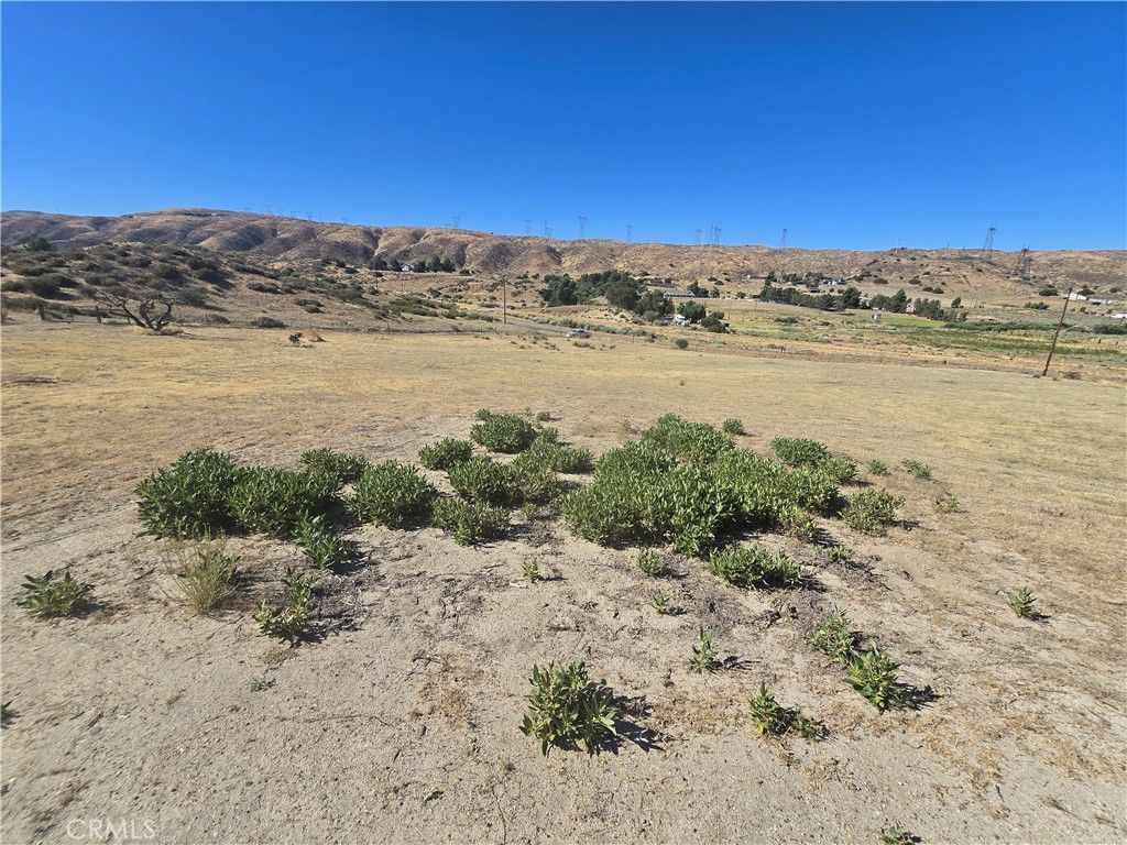 Image 10 of property listing at 1 Elizabeth Lake Rd Vic 58th W, Palmdale, CA 93551