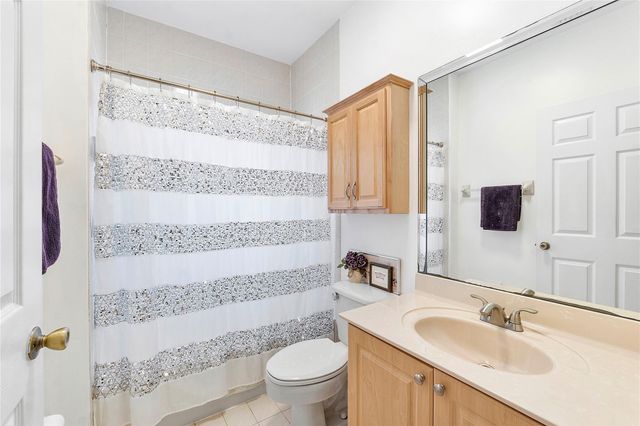 466 E Royal Cove Cir, Davie, FL 33325