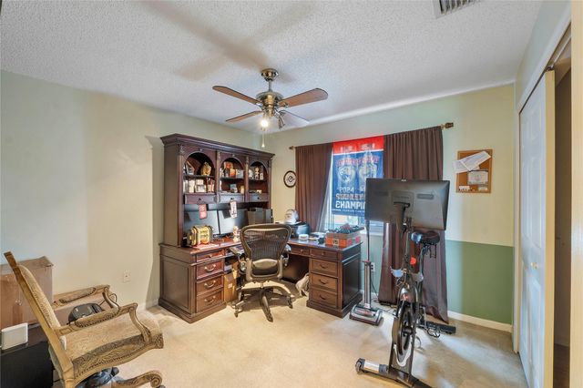 466 E Royal Cove Cir, Davie, FL 33325