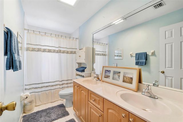 466 E Royal Cove Cir, Davie, FL 33325