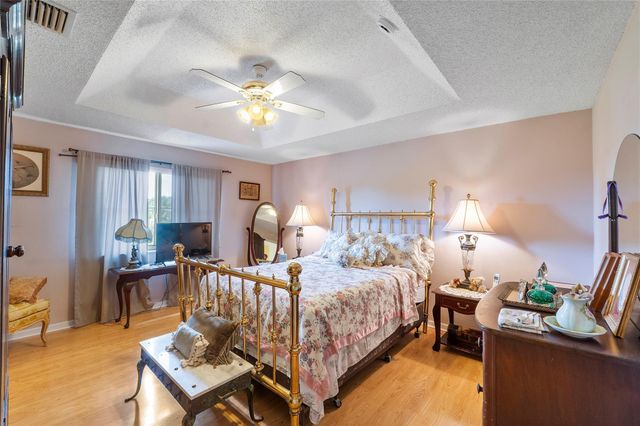 466 E Royal Cove Cir, Davie, FL 33325