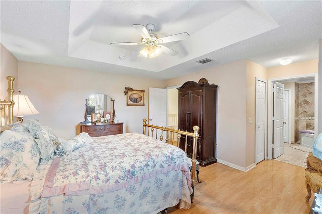 466 E Royal Cove Cir, Davie, FL 33325