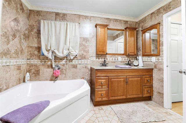 466 E Royal Cove Cir, Davie, FL 33325