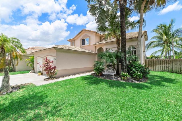 466 E Royal Cove Cir, Davie, FL 33325