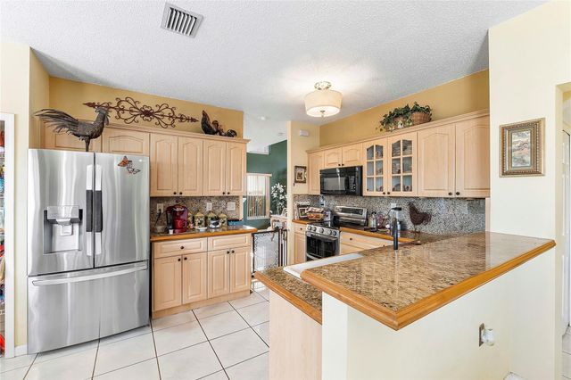 466 E Royal Cove Cir, Davie, FL 33325