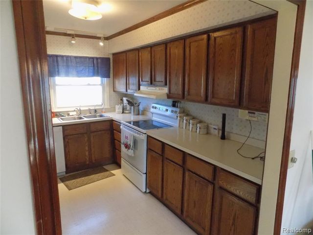 520 Whipple Street, South Lyon, MI 48178