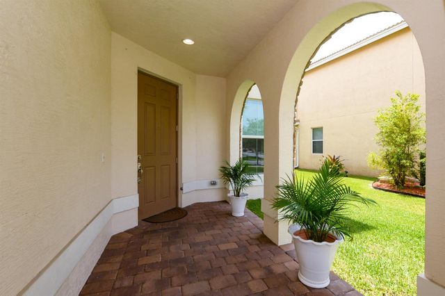 713 NW Leonardo Circle 713, Port St. Lucie, FL 34986