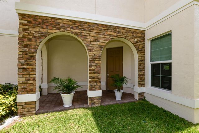 713 NW Leonardo Circle 713, Port St. Lucie, FL 34986