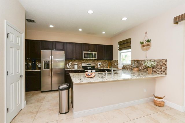 713 NW Leonardo Circle 713, Port St. Lucie, FL 34986