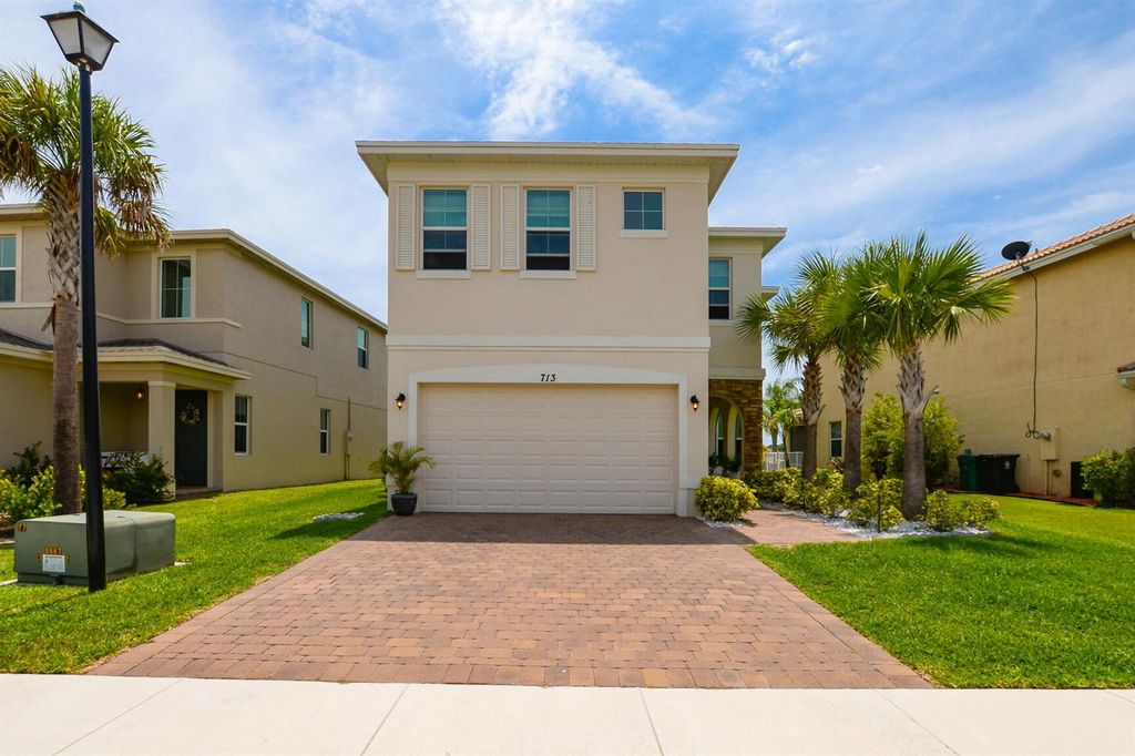 713 NW Leonardo Circle 713, Port St. Lucie, FL 34986